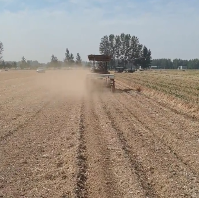 帅农王花生播种机搭配导航作业更好用 - Cover Image